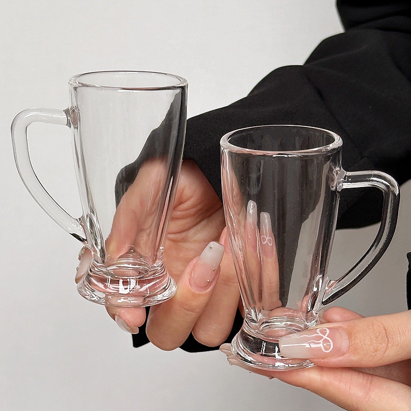 Mini tazas de vino en tazas de vidrio con mango creativo tazas de vino blanco una taza o dos tazas de una taza de menú de vidrio