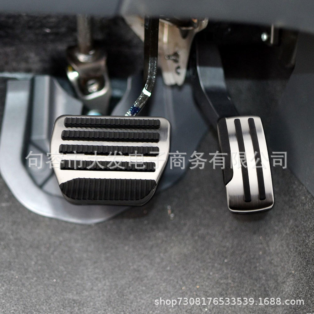 Suitable for Nissan old Qashqai, Teana, old Qijun brake throttle non-perforated metal pedal with rest