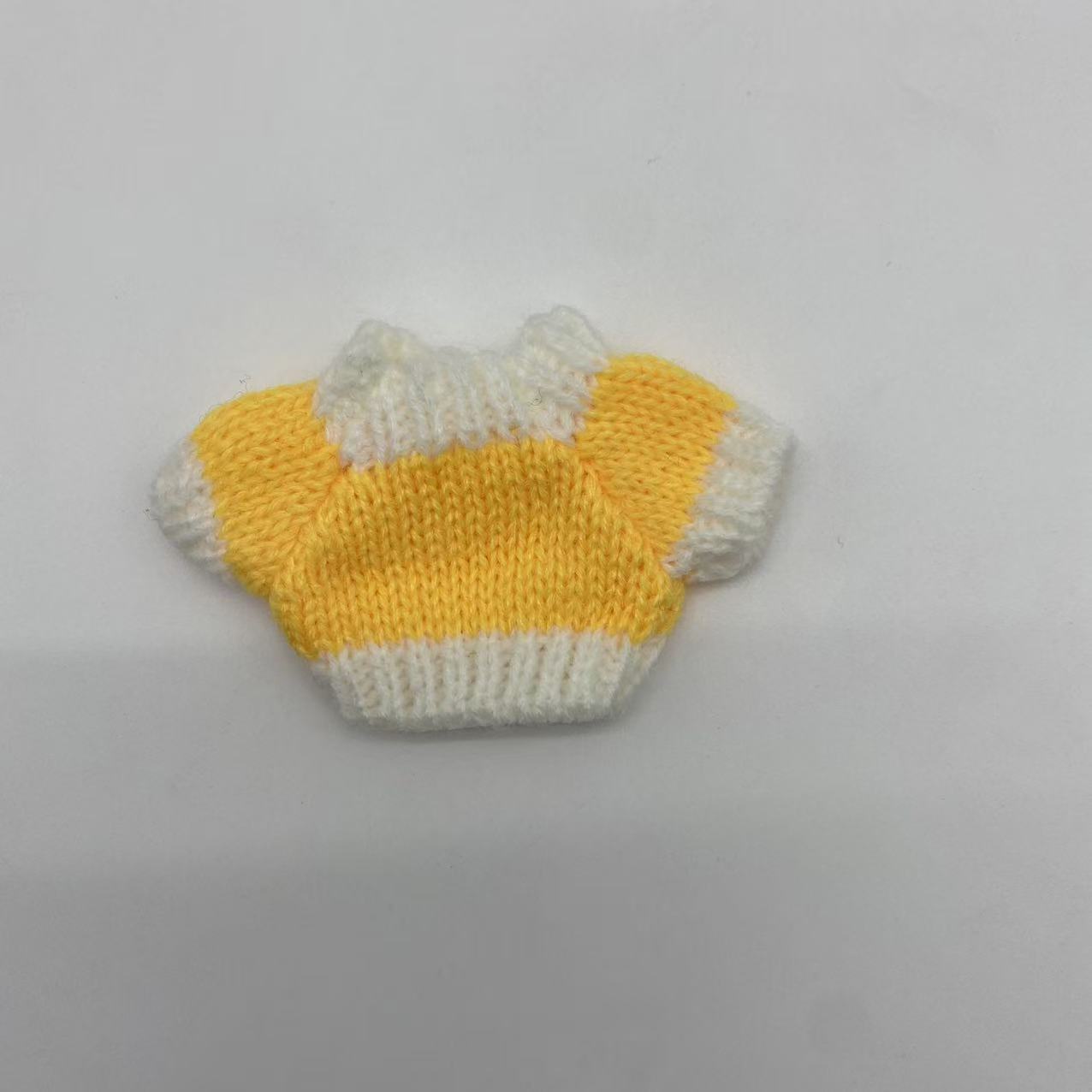 Yellow -bottomed white edge
