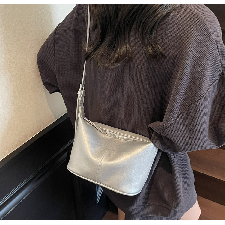 Korean commuter versatile underarm bag for women 2025 New summer fashion dumpling bag Niche single-shoulder crossbody bag trend undefined