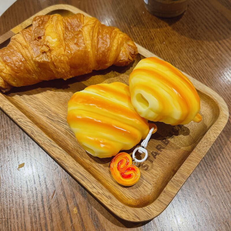 Simulated croissant-shaped protective case for AirPods Pro 3rd generation, 4th generation, and Pro 2nd generation Apple Bluetooth earphones Simulated croissant-shaped protective case for AirPods Pro 3rd generation, 4th generation, and Pro 2nd generation Apple Bluetooth earphones
