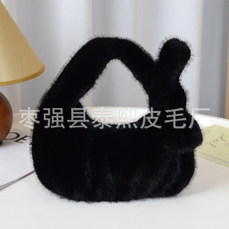 黑色
