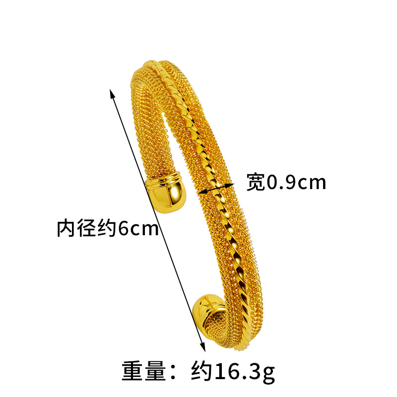 Pulsera de oro de arena hueca tallada Pulsera abierta en forma de C no se desvanece durante mucho tiempo Moda de imitación de oro boda al por mayor popular en línea