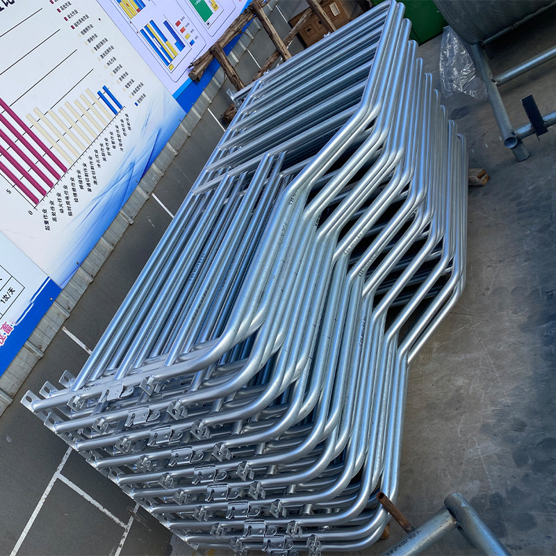 Tipo de piso simple barra de cama de parto gruesa barra de posición de cerdas galvanizadas en caliente barra de posición de cerdas con placa de estiércol equipo de cría