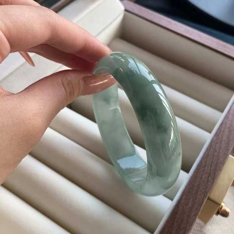 Vòng tay ngọc bích tự nhiên Myanmar cấp 5A, phong thủy dưỡng sinh, đường kính trong 52–64 mm chi tiết 4