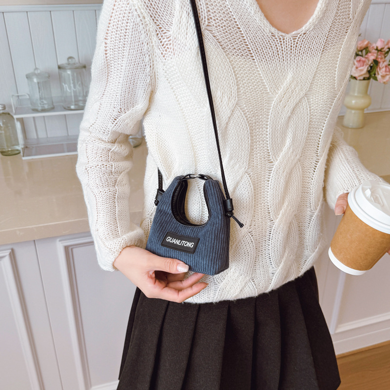 Bolso de niña de color sólido coreano lindo mini mochila de bebé otoño invierno nuevo bolso de hombro para niños de lana