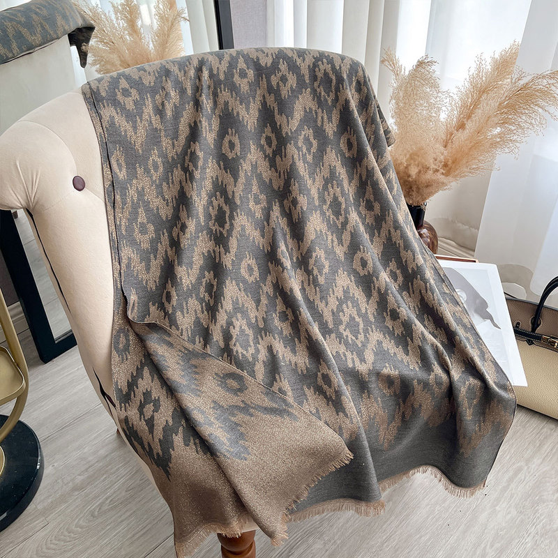 秋と冬の新しいエスニックスタイルのカラーマッチングスタイルのファッショナブルな外出模造カシミア暖かいショールマントスカーフ女性のスカーフ|undefined