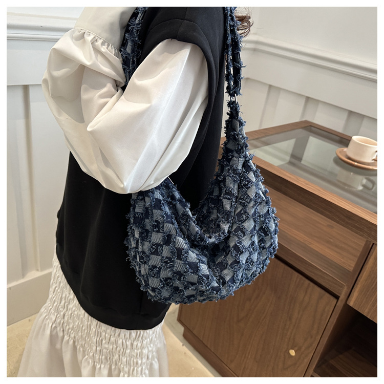 Casual and fashionable crossbody bag 2025 new style large-capacity simple checkered single-shoulder bag, personalized and versatile, lightweight underarm bag undefined