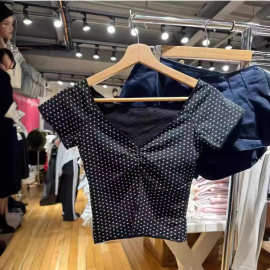 BM风新款美式黑色爱心V领褶皱紧身短袖T恤bm棉复古风短上衣女