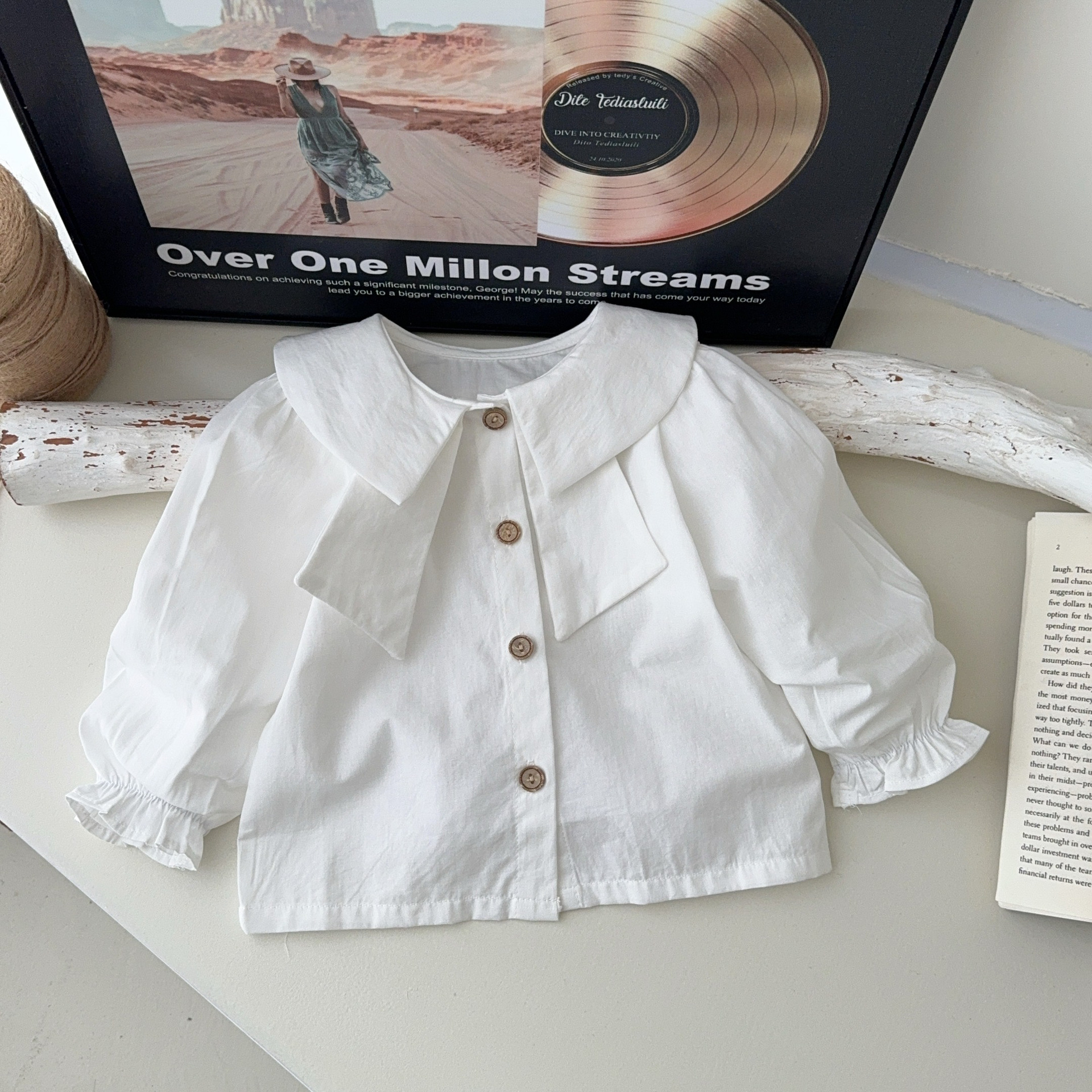 2024 otoño nuevo estilo de moda niña coreana de dos piezas tesoro femenino con tirantes falda camisa traje bebé otoño