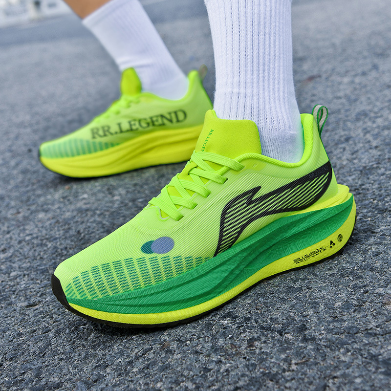 Zapatos deportivos de malla ultraligeros de marea nacional, transpirables y explosivos reales, zapatos para correr para estudiantes antideslizantes y resistentes al desgaste de suela gruesa retro para hombres y mujeres