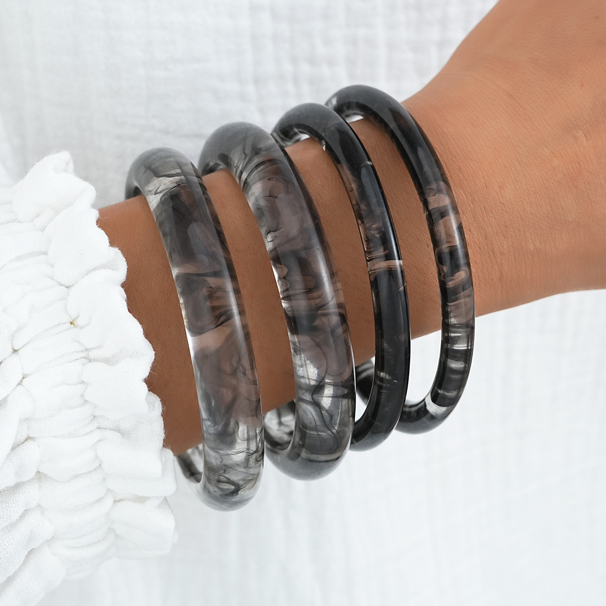 Europa y los Estados Unidos venta cruzada espejo abierto amplio borde pulsera personalidad exagerada pulsera brillante pulsera acrílica
