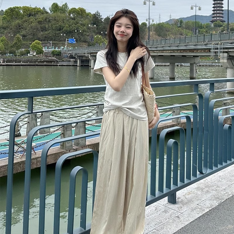 2026 Summer Two-Piece Set for Women: Gray Regular-Shoulder Short-Sleeve T-Shirt Paired with a Relaxed Style Ins-Style Drapey High-Waisted Yamamoto Pants