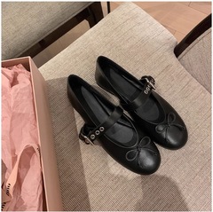 ネットで話題の蘇銀銀さんと同じスタイルの個性的な女の子～蝶結び付きラムスキンフラットバレエシューズ、レディースメリージェーンシューズ