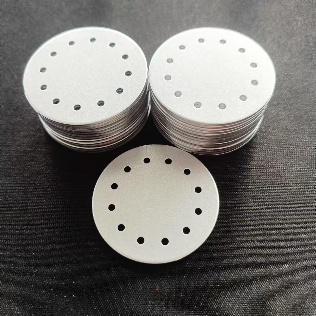 棋牌室娱乐专用黏土筹码币内置吸磁铁片镀锌本色筹码