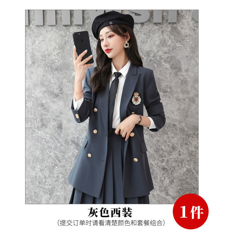 회색 정장 [배지 없음]