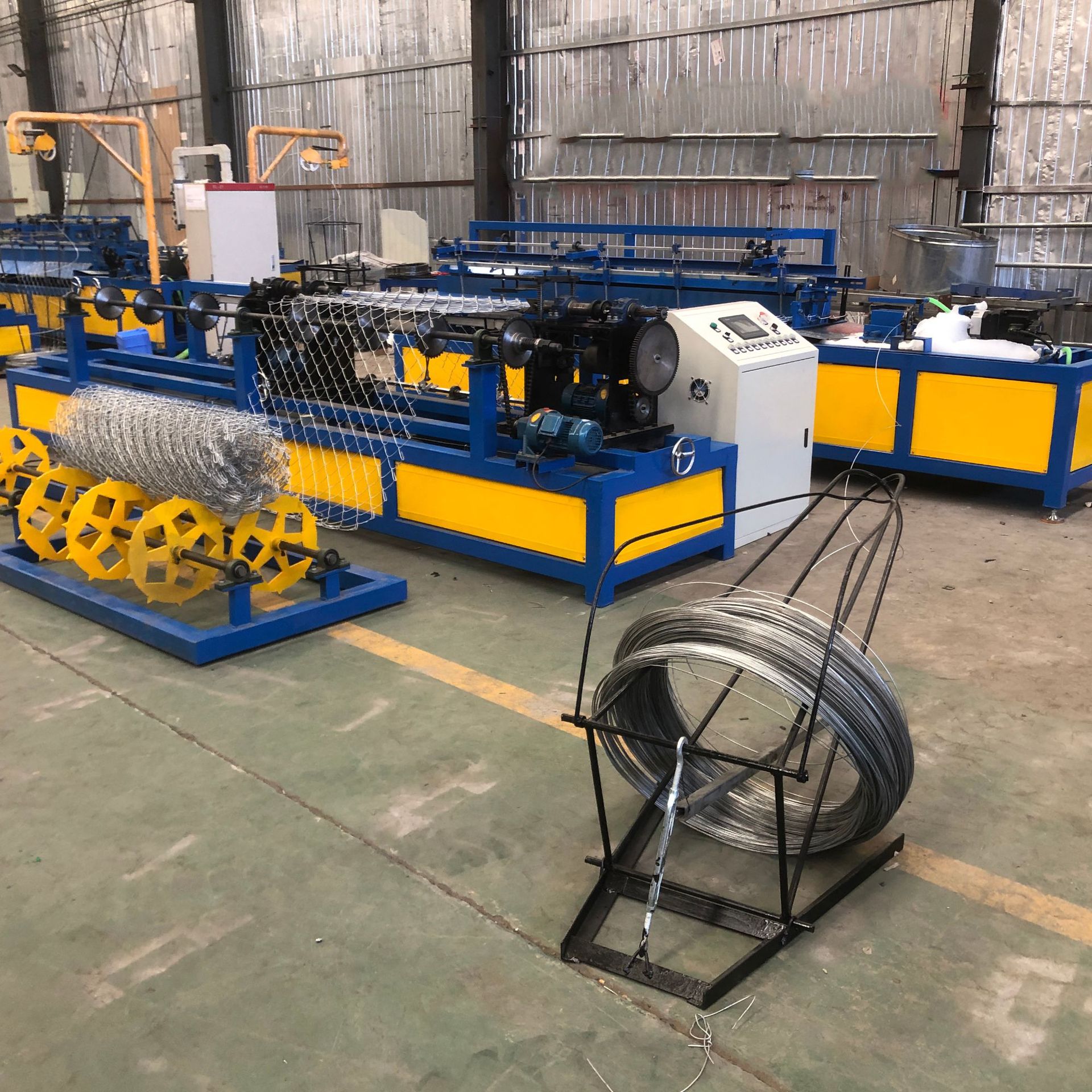 Suministro puntual de máquina automática de malla de cadena de un solo alambre máquina de malla de diamante fabricante de maquinaria de red de soporte de mina de carbón