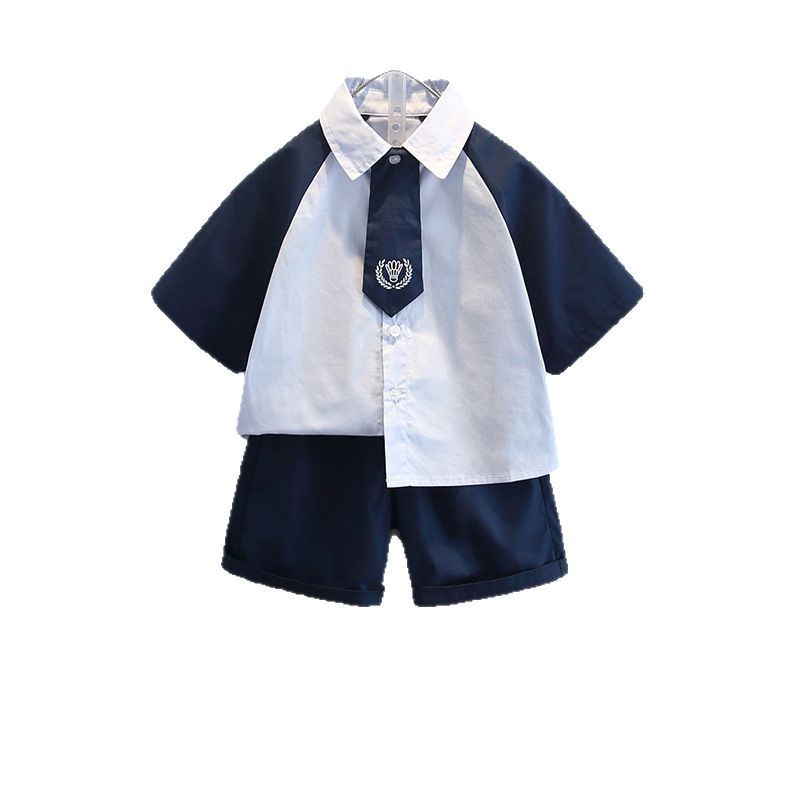 7930 traje de estilo universitario de verano para niños 2025 nueva camisa de verano para niños hermosos pantalones cortos casuales de dos piezas