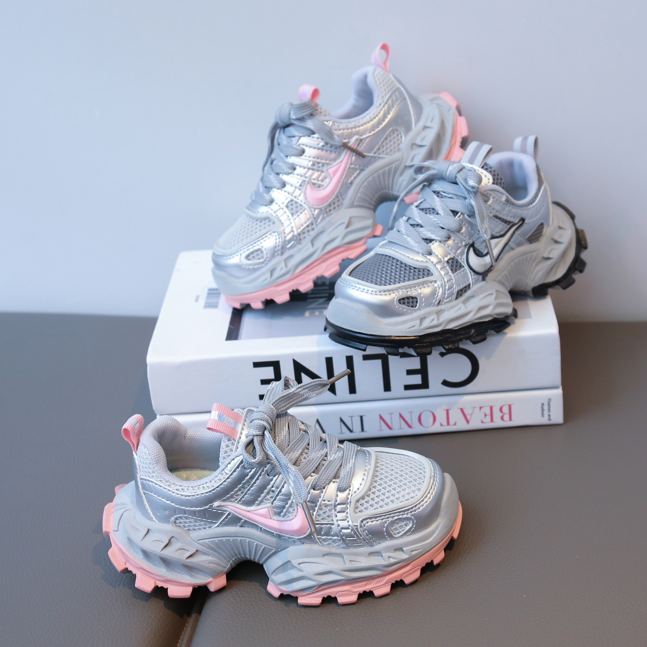Zapatos de papá para niñas, zapatos deportivos transpirables de malla para niños 2025 primavera y otoño nuevos zapatos para correr para niños, zapatos casuales para niñas