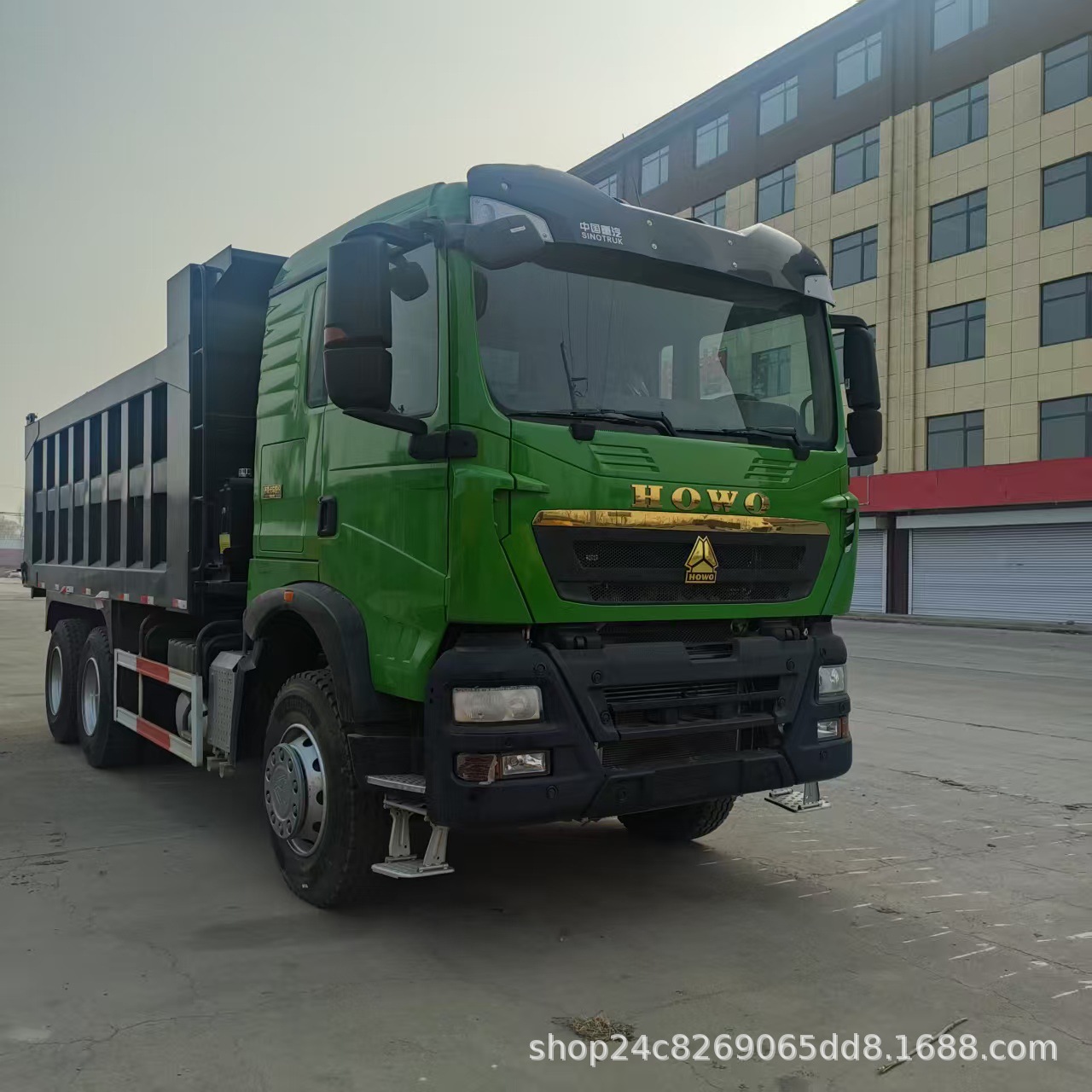 Manufacturer's Ready-Stock Dump Truck with Rear Eight-Wheel Sand and Gravel Self-Unloading Feature, 6X4 Howo Truck