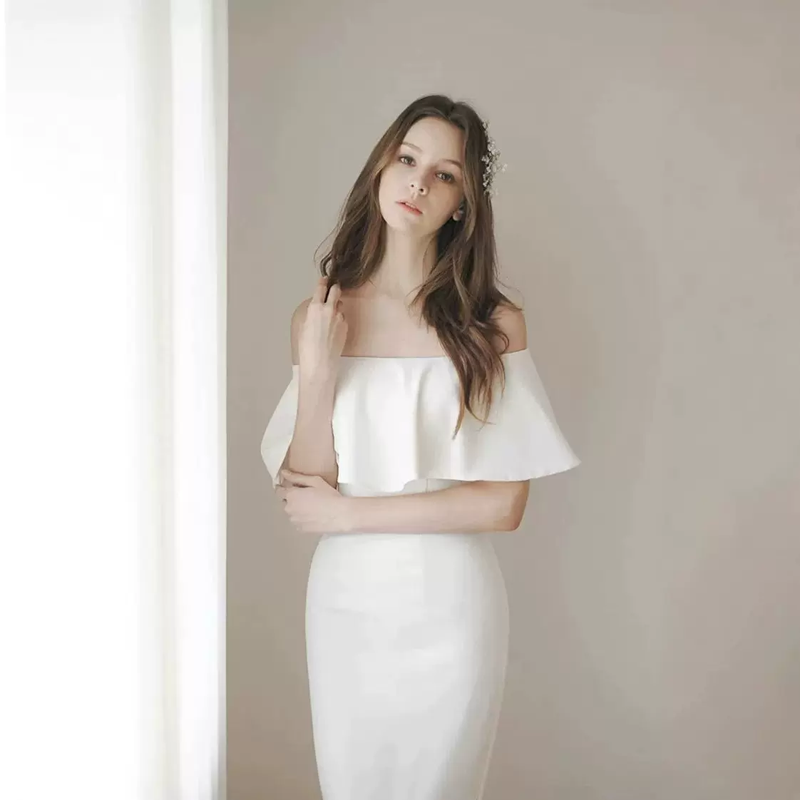 日常白色收腰鱼尾修身轻婚纱礼服婚礼伴娘服宴会聚会主持人2025款