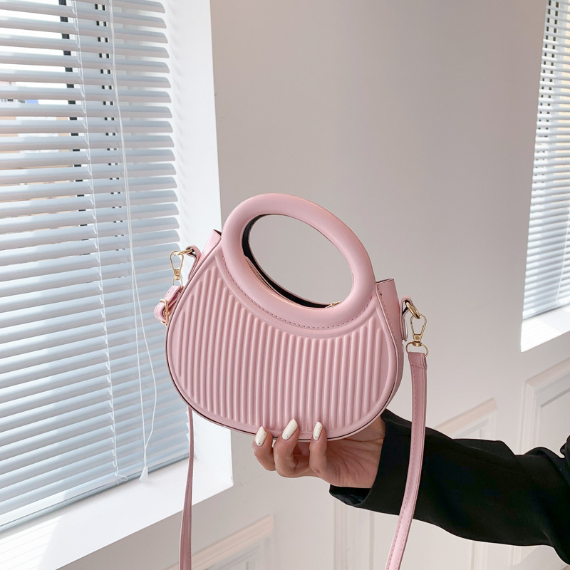 Bags for Autumn and Winter, High-End Niche Shoulder Bags, 2026 New Crossbody Bags, Fashionable Saddle Bags, Women's Handbags