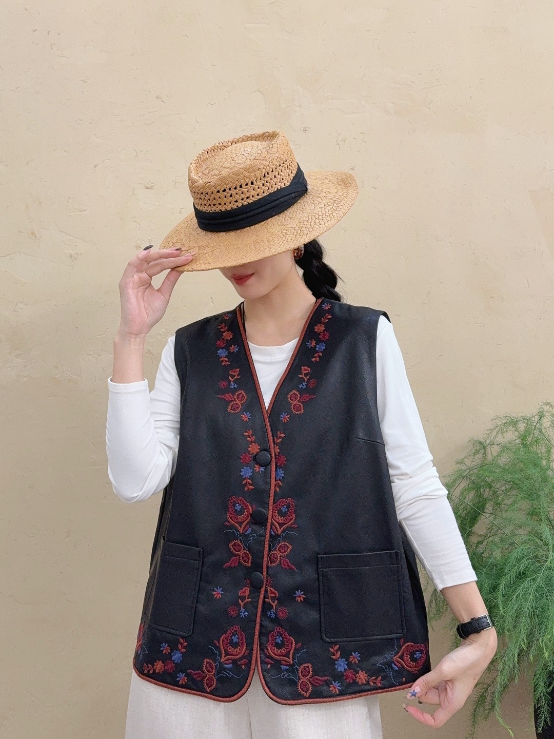 2025 otoño nueva mujer bordada estilo nacional chaleco de cuero retro V-collar cardigan chaqueta de estilo viejo vestido de moda de otoño