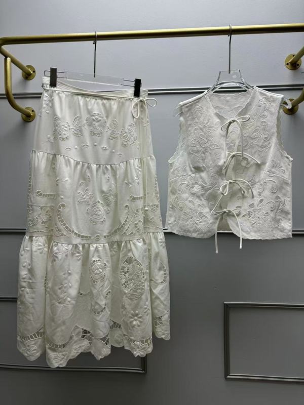 25年夏の新作ヘビーデューティー中空刺繍レースアップベストトップ+フラワーAライン刺繍スカートスーツ女性用|undefined