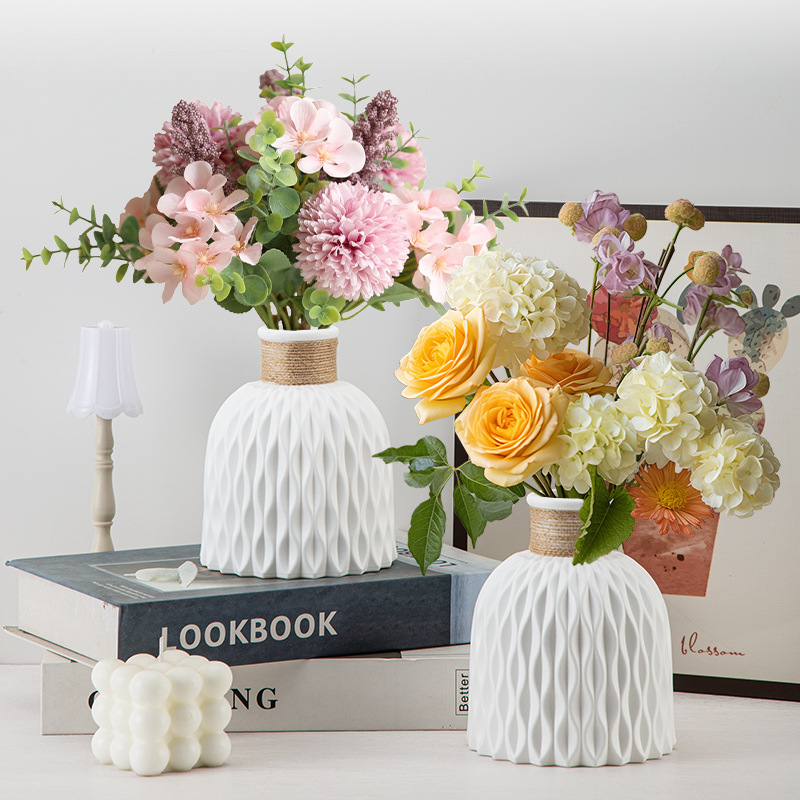 Manufacturer Wholesale Plastic Vase Pleated Modern Simple Imitation Ceramic Refillable Water Flower Vase Living Room Decoration Small Vase