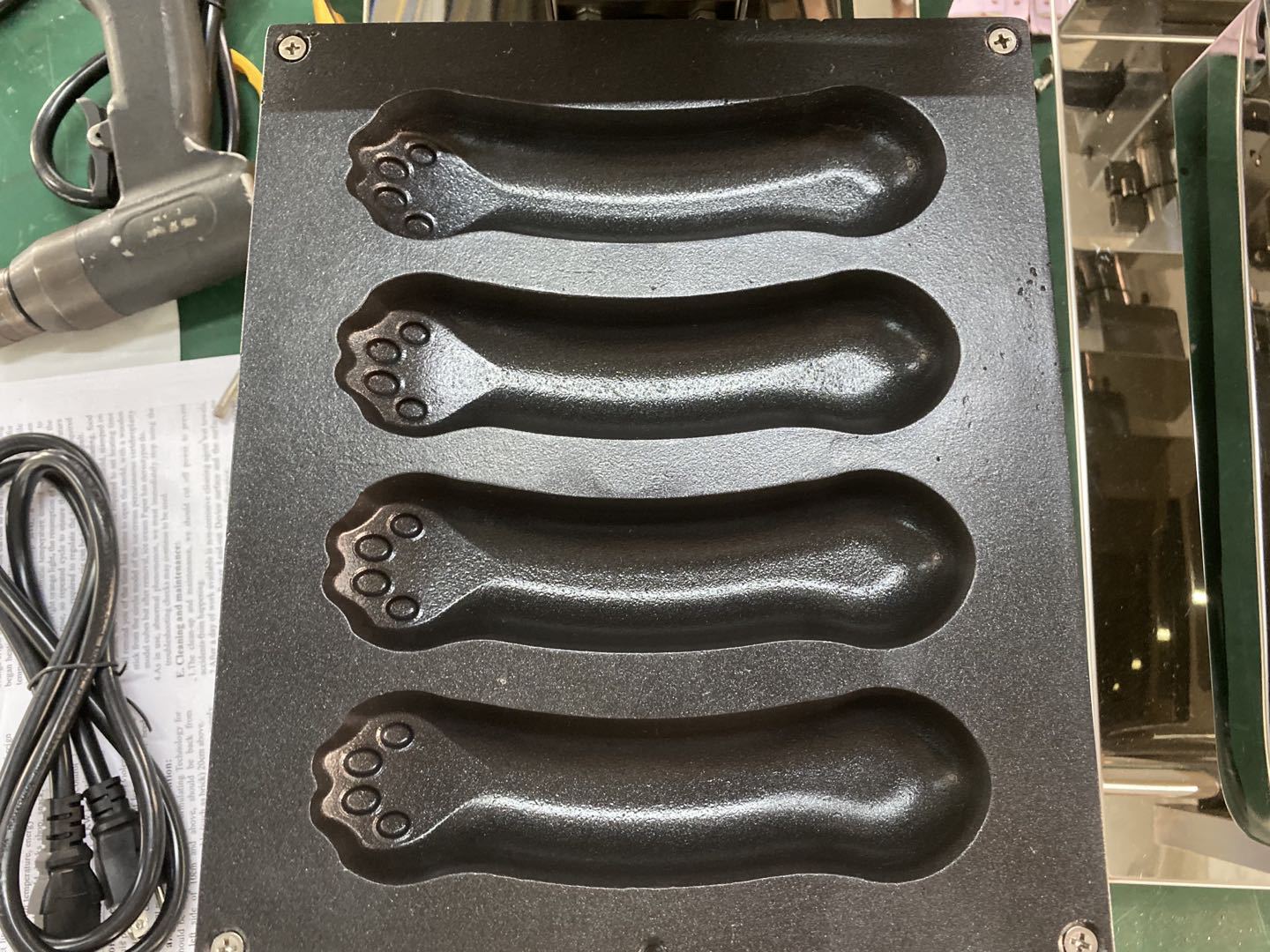 爪子华夫饼机 可爱松饼设备 夹馅松饼翻转烤饼机电热烘培小吃设备