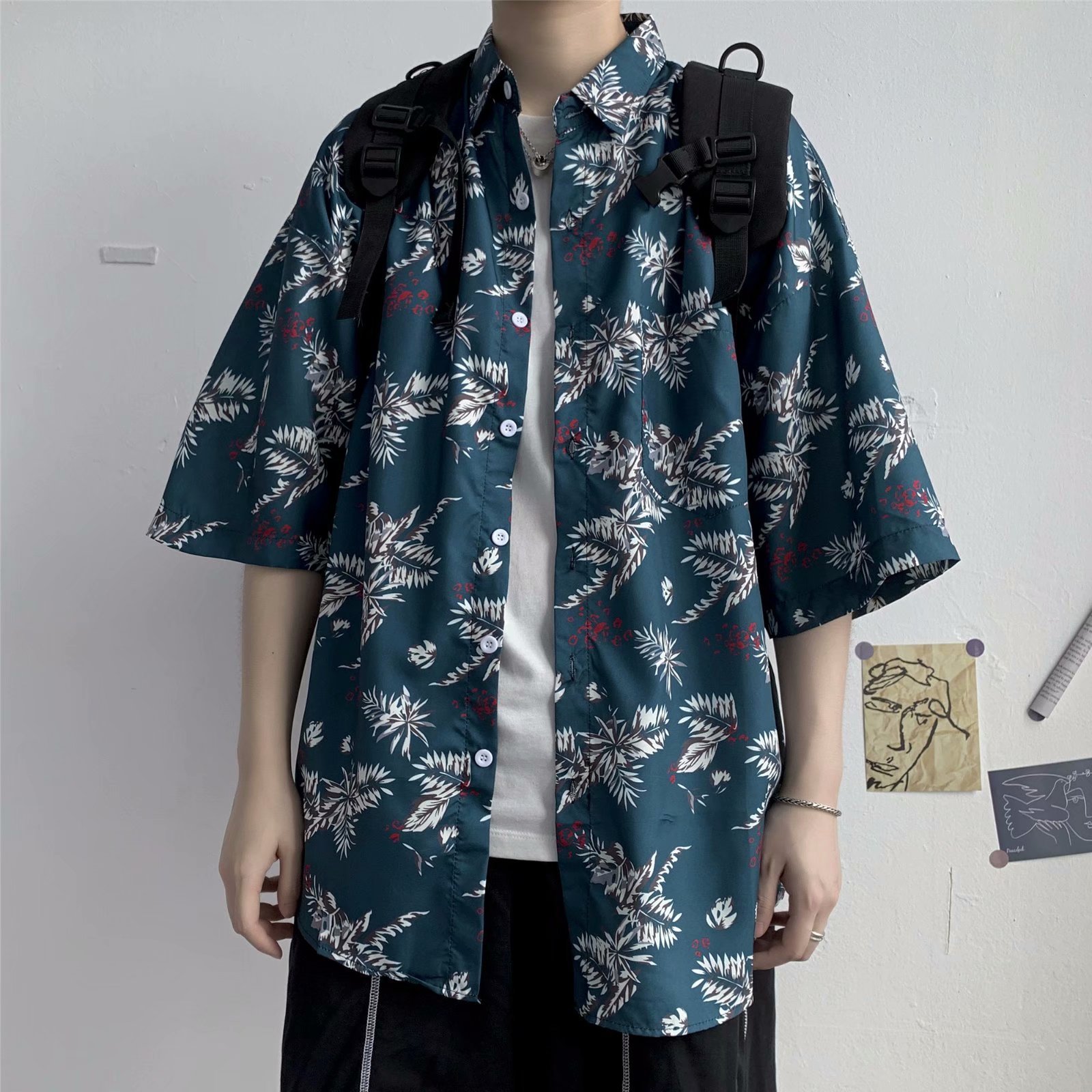 Estilo japonés retro floral camisa de manga corta de los hombres estilo coreano moda fresco todo partido guapo media manga hawaiana camisa de moda
