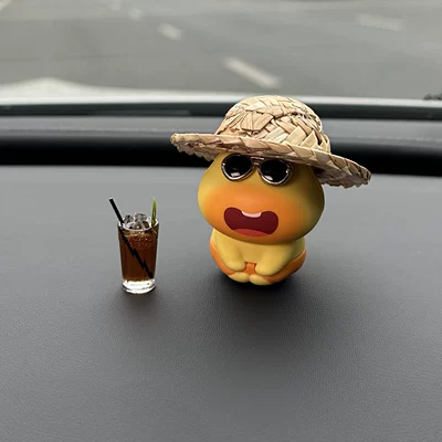 Capybara Lulu Car Screen Decoration, Center Console Healing Ornament, Car Interior Decoration, Car Ornament (Car ornaments) - straw-hat-american-style-glasses-grinning-silly-face-with-glue