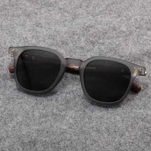 Hollywood star sunglasses with wood grain temples for men and women, vintage black sunglasses with a high-end, trendy, sun-shielding, and UV protection design.