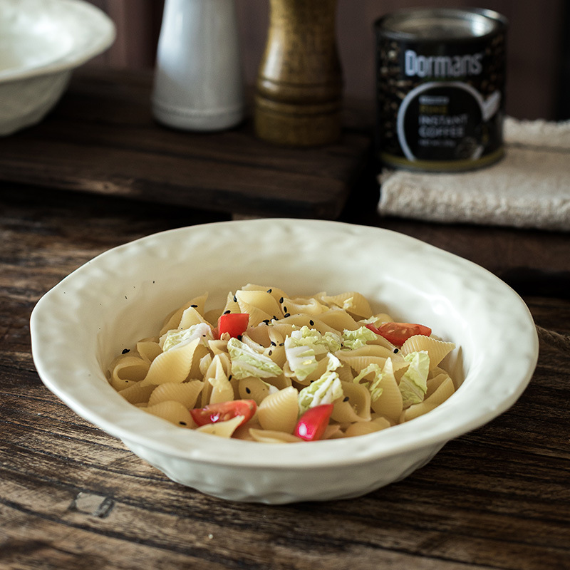 Plato de sombrero de paja pellizcado a mano Plato de comedor doméstico de cerámica Plato de postre Plato de pasta Plato de ensalada Plato de vajilla lindo al por mayor