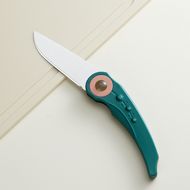 Manos verdes oscuros