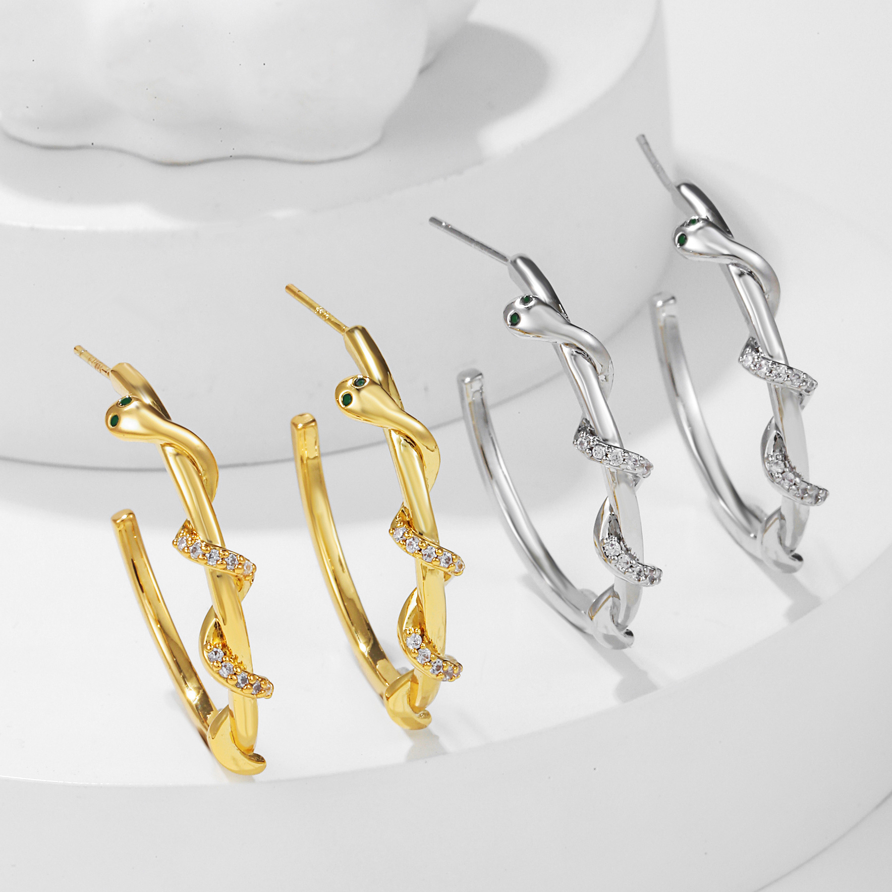 Fashion Round Copper Plating Zircon Earrings 1 Pair