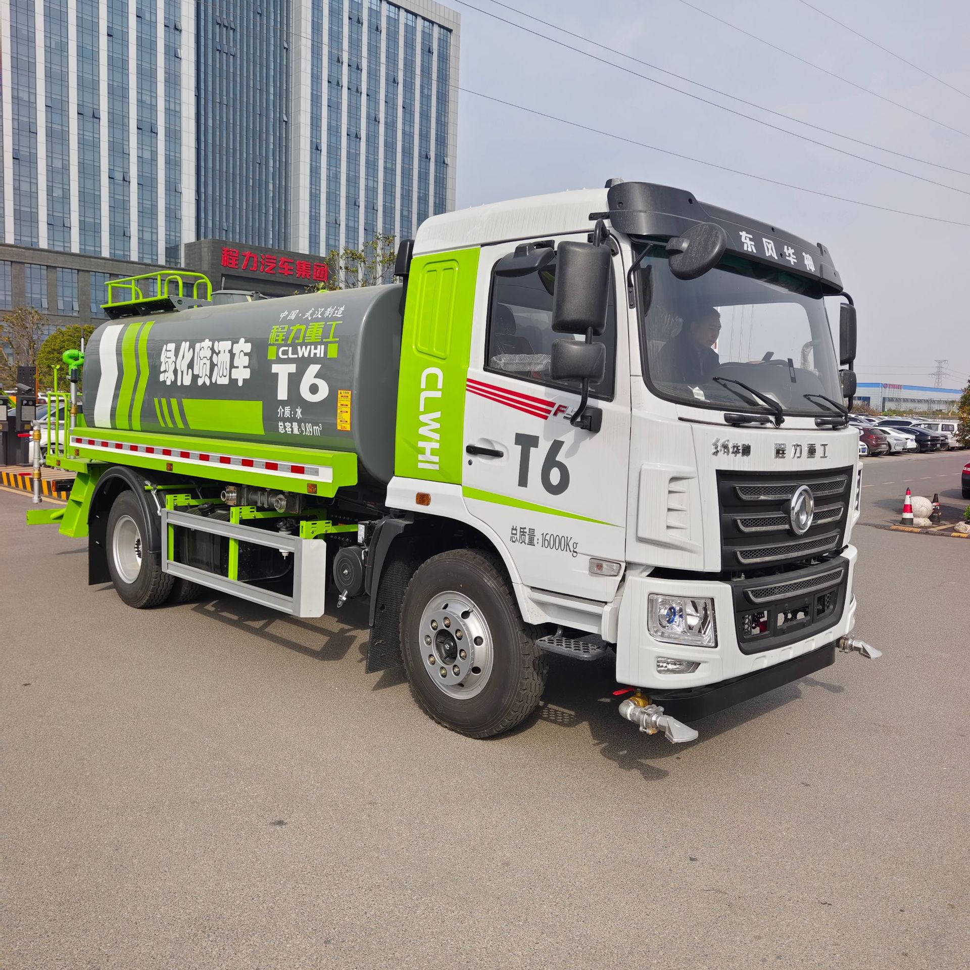 Municipal Sanitation and Greening Spray Truck Dongfeng 12 Tons, 15 Tons Sprinkler Truck Can Be Equipped with a Front-Mounted Electronic Cannon