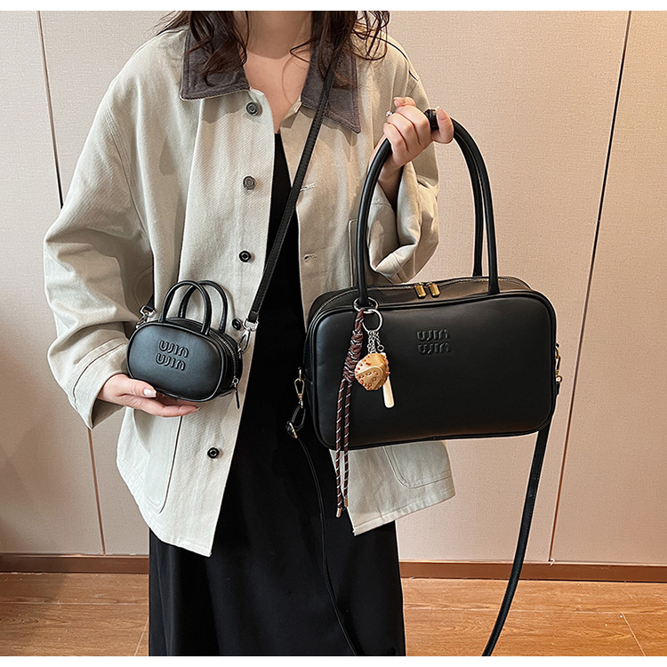 2026 nuevo nicho de moda bolos bolsos de gran capacidad bolsos de transporte de alta calidad sensación de hombro de un solo brazo