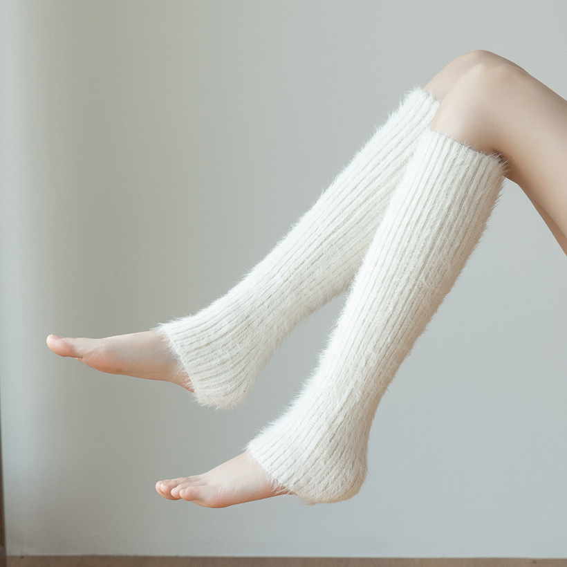 Thick winter and autumn feather yarn sock covers with cashmere fluffy socks, Korean women's white knee-high socks, warm leg socks and boot covers