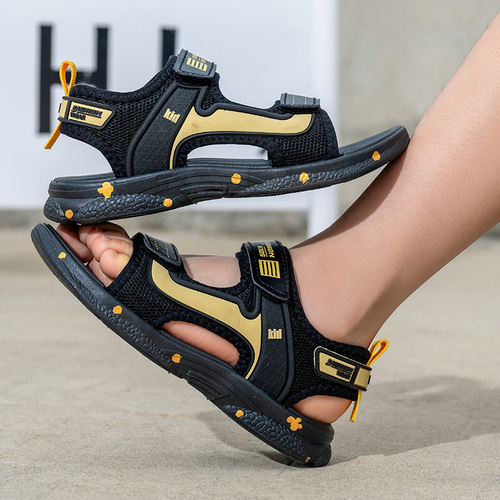 Children's summer sports sandals with breathable mesh, suitable for middle-aged children and kids, featuring holes for ventilation.