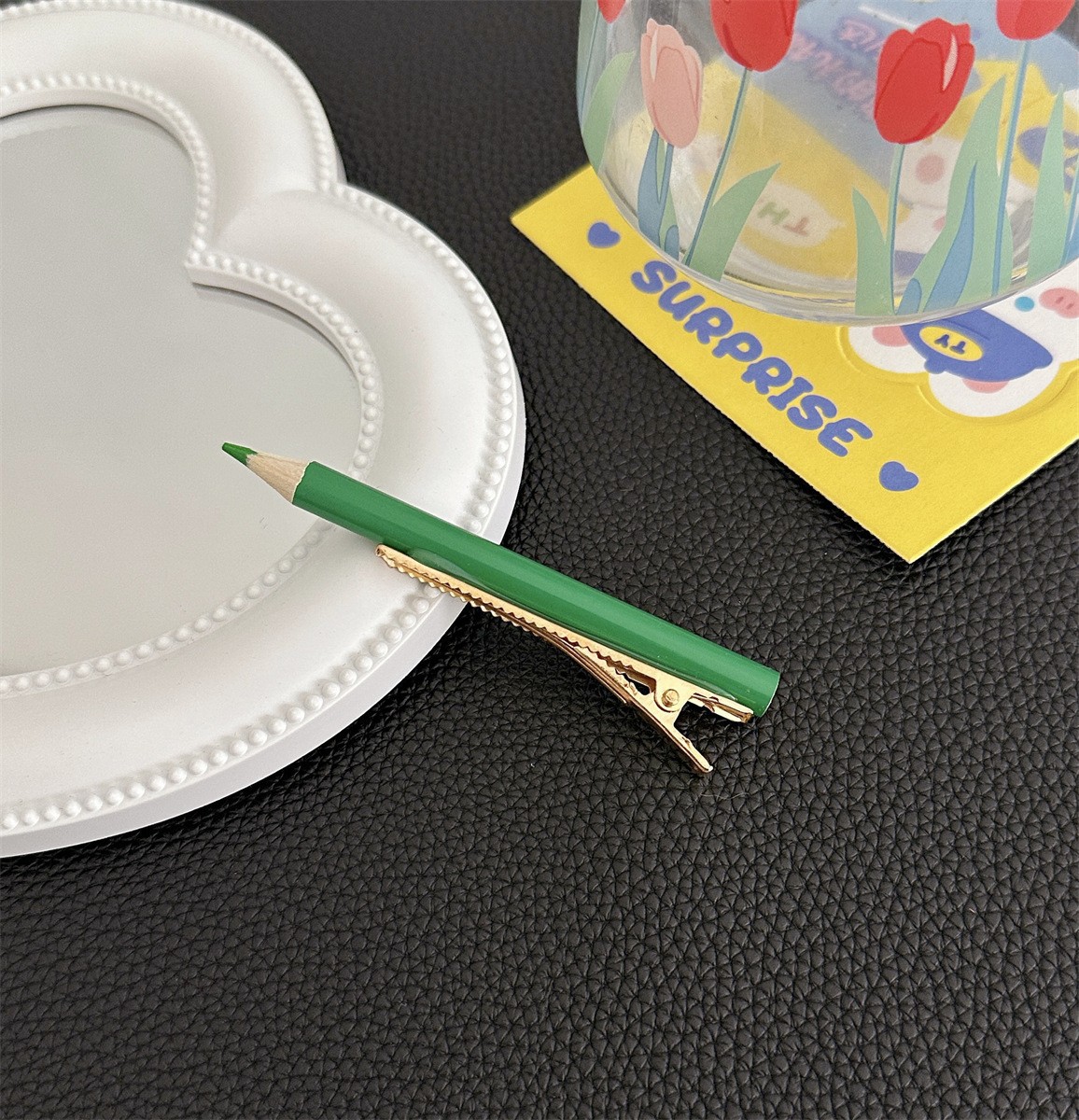 녹색 연필 머리핀