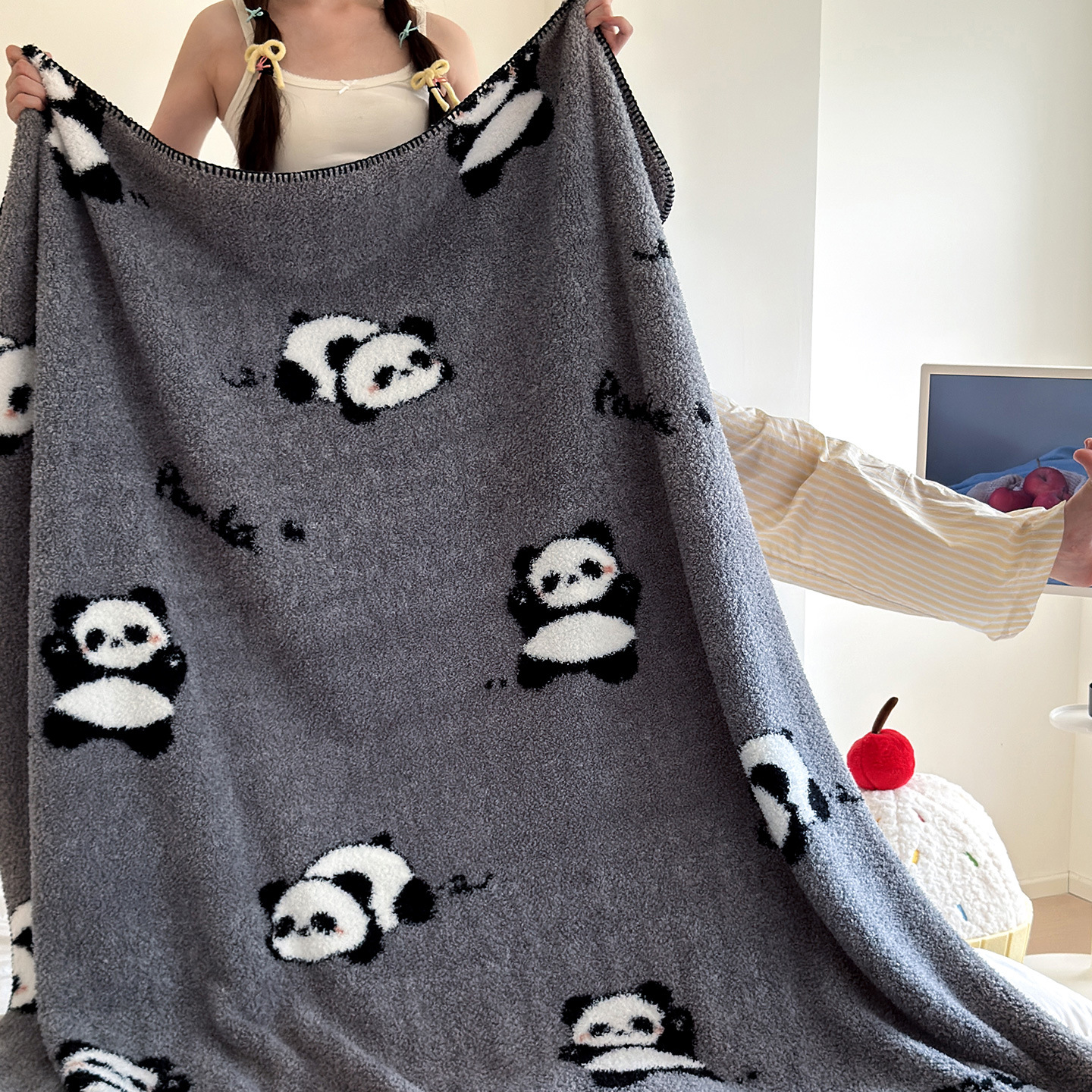 外贸跨境卡通休闲半边绒三角针毛毯学生午休披肩沙发毯子电视毛毯