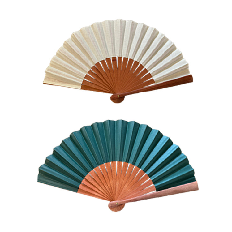 Venta caliente transfronteriza Ventilador plegable de estilo británico Tallado de hierro y madera Ventilador artesanal de serigrafía con dibujo Barniz personalizado para evitar grietas