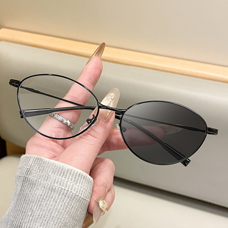 New Model of Glasses Frame Similar to the Ones on Xiaohongshu, Polygonal, Ultra-Light, Anti-Blue Light, Photochromic, Non-Prescription Glasses