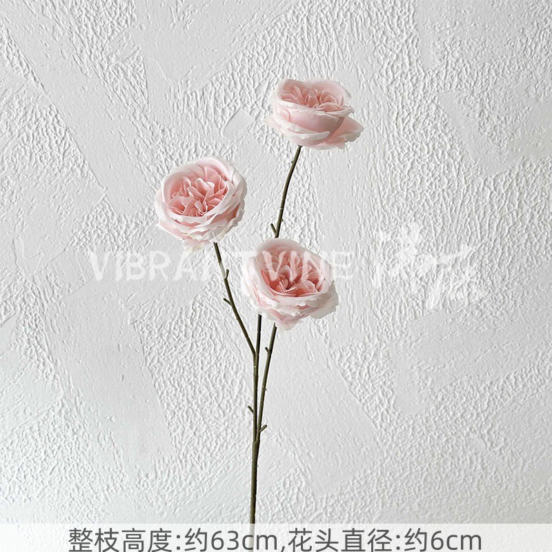 ピンク系のシミュレーション花の結婚式場は造景の偽の花の背景の壁を配置して花の天井の花の路を飾って生け花の娟花を導いています。