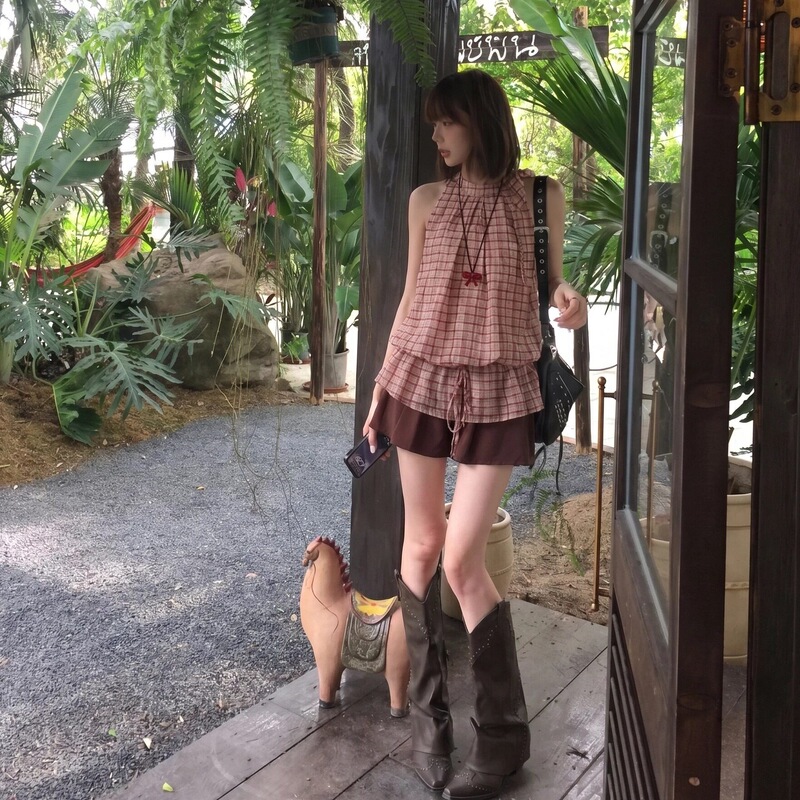Korean-style red plaid halter neck sleeveless shirt for women, 2026 new summer ruffled slimming skirt two-piece set Korean-style red plaid halter neck sleeveless shirt for women, 2026 new summer ruffled slimming skirt two-piece set