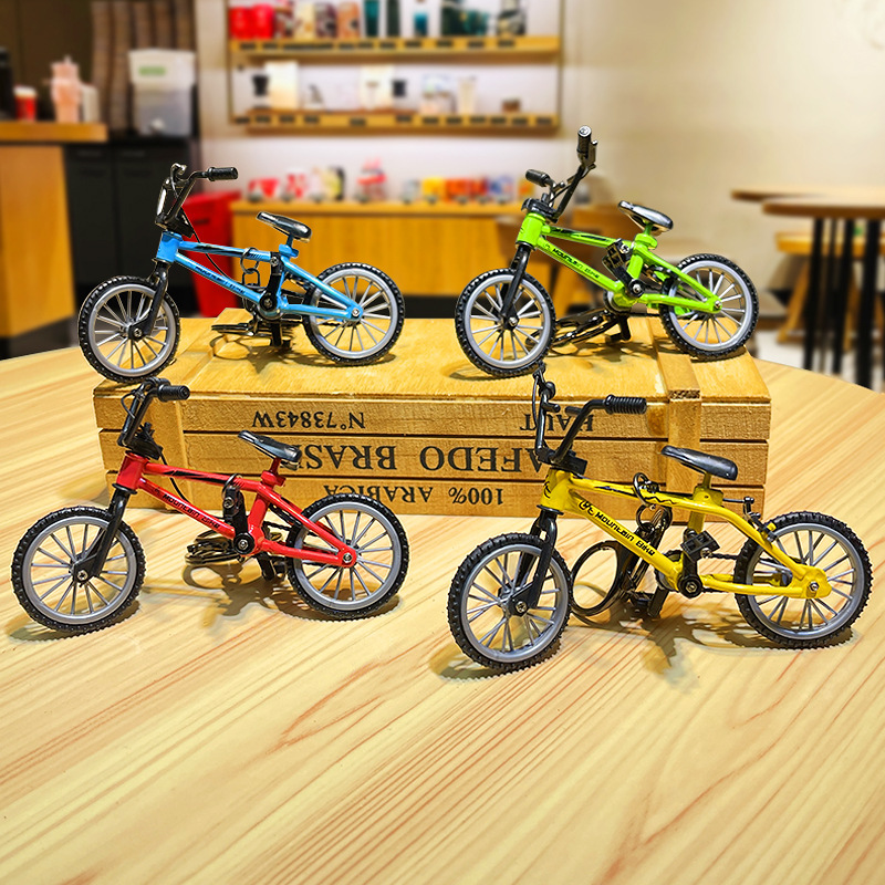 Cartoon creative finger bicycle simulation keychain bicycle model bicycle car toy small gift wholesale