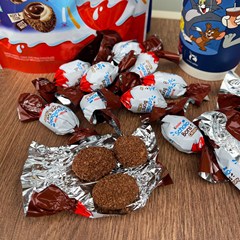 キンダー キンダー クリスピーココアクリーム チョコレートボール ウエハース ミニサンドイッチ スナック ファニーエッグ 子供用