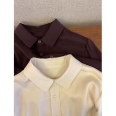 工場の草! 上半身はまったく絶品で、竿級のマット感天siは長袖の純色の気質のシャツをめくっています。