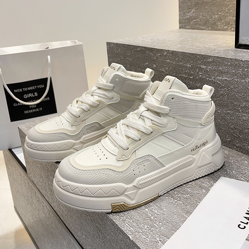 Zapatos altos de diseño de nicho para mujeres 2022 Nuevos zapatos blancos versátiles de INS para estudiantes Zapatillas casuales de aspecto alto